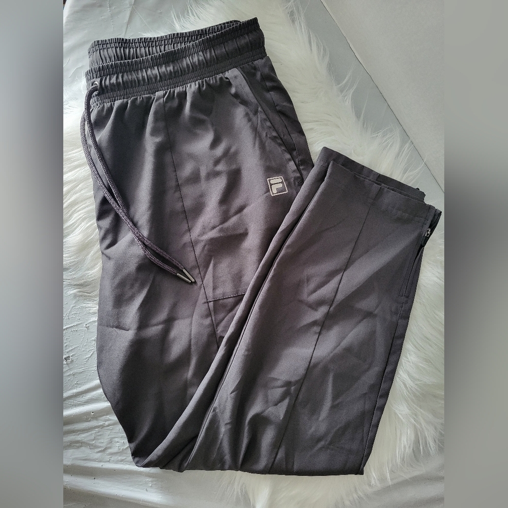 Fila Men  Gray Sweatpants with Elastic Waistband, Size XL (34)
